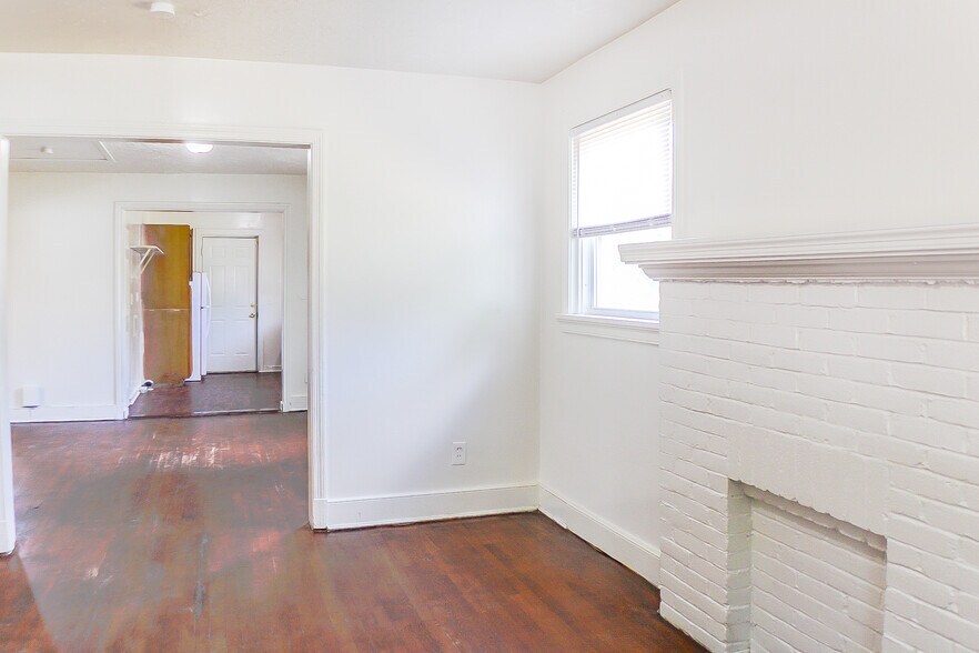 Building Photo - 1407 Chambers St