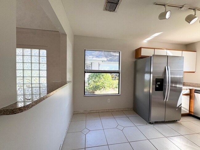 Building Photo - Cute 3B/2B Home in Hidden Lakes - Community Pool