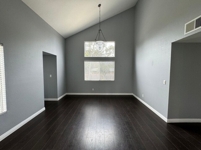 Building Photo - House for Rent