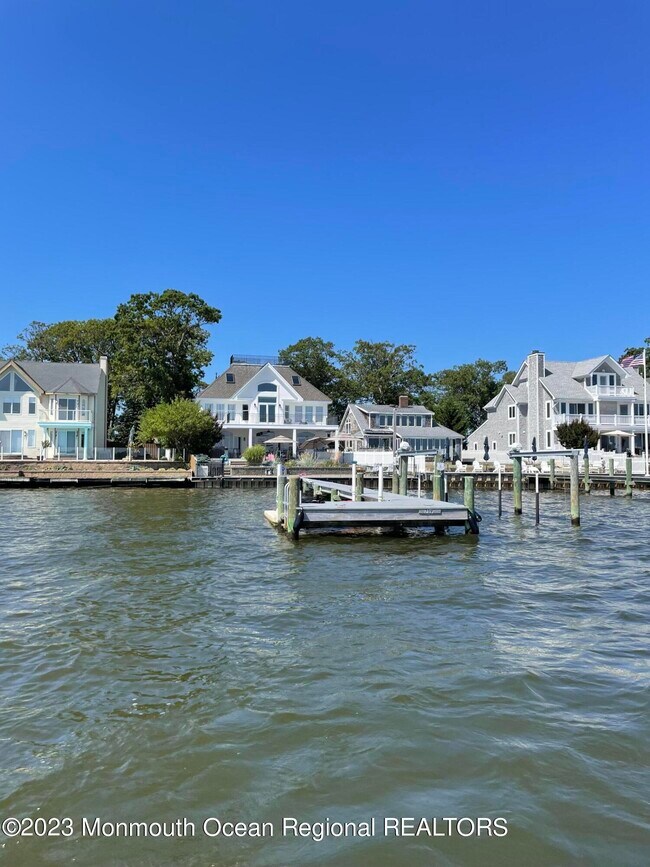 Building Photo - 709 Princeton Ave