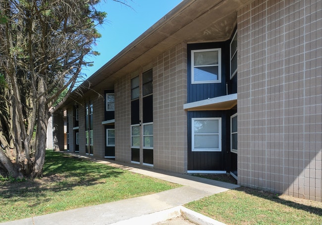 Primary Photo - Belwood Apartments