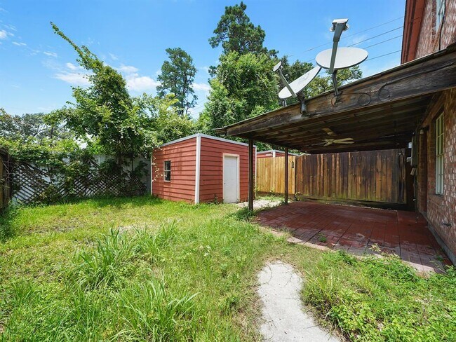 Building Photo - 24023 Strong Pine Dr
