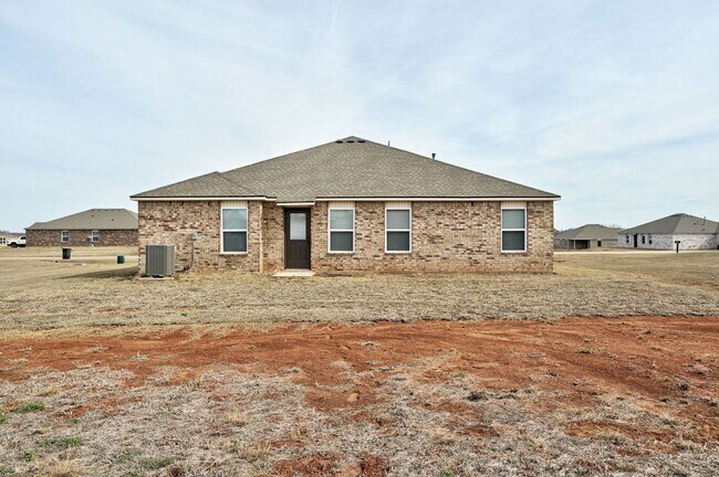 Building Photo - *** $250 MOVE-IN SPECIAL  *** Charming 4-Bed 2-Bath Home in Stillwater! *** $250 MOVE-IN SPECIAL ...