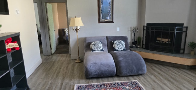 Building Photo - 1208 Denali St