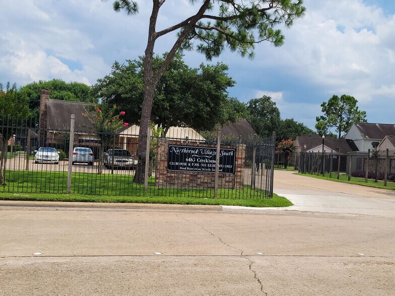 Building Photo - 10813 Sandpiper Dr