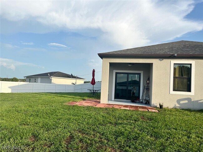Building Photo - 1107 Capri Cir