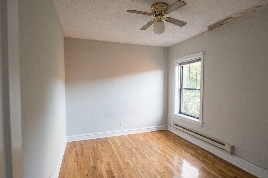 Building Photo - 627 W Cornelia Ave
