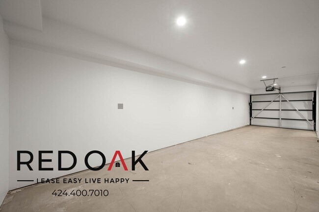 Building Photo - 2001 Vista Del Mar Ave