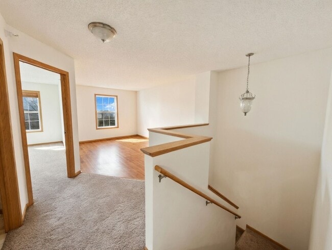 Building Photo - Rare 2bed + Loft Townhome in Maple Grove