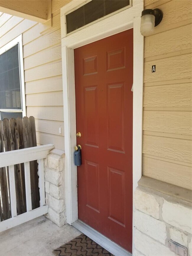 Building Photo - 2928 Thrushwood Dr