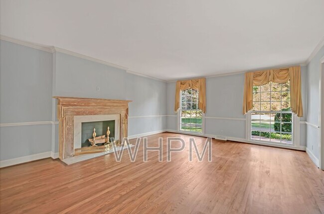 Building Photo - 1000 Chancery Ln