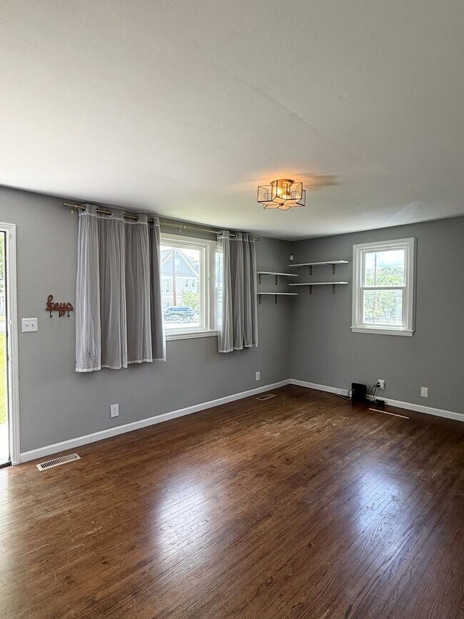 Building Photo - Charming 2 Bedroom, 1 Bath house in the heart of Nashville, TN