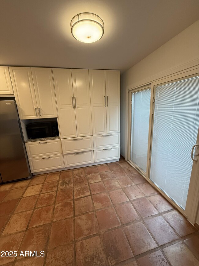 Building Photo - 10854 E Yucca St