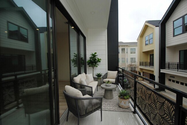 Building Photo - 6312 Illinois St