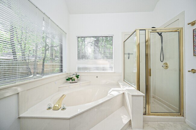 Building Photo - 31 Silent Brook Pl