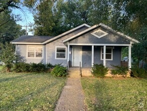 Building Photo - Charming Bungalow Available Early July