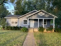 Building Photo - Charming Bungalow Available Early July