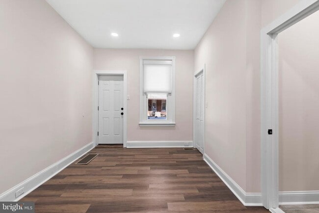 Building Photo - 2113 S Simpson St