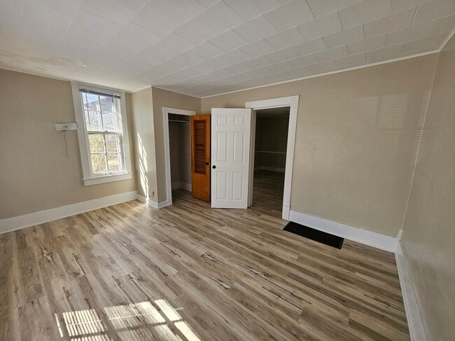 Building Photo - Warren