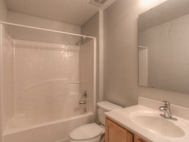 Building Photo - 744 Westcliffe Dr