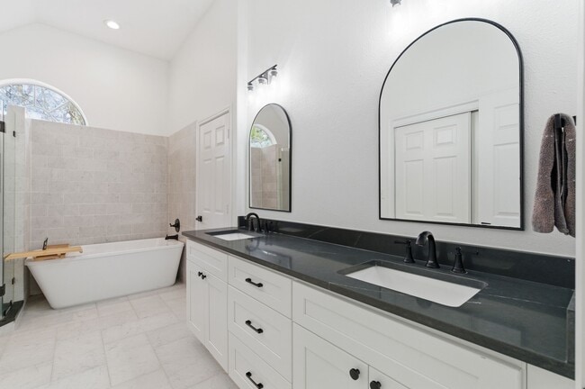 Building Photo - 23 Cedar Chase Pl