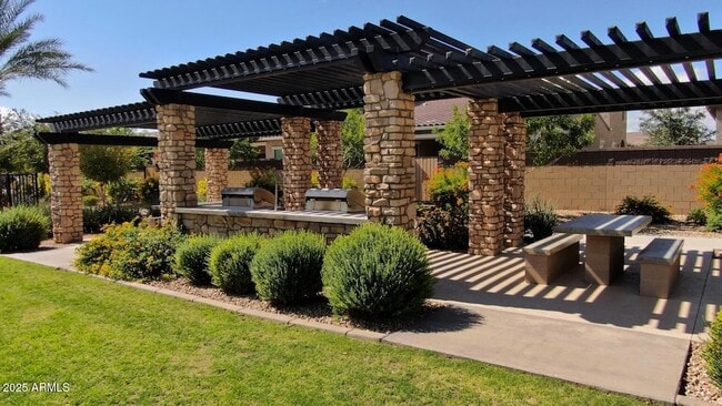 Building Photo - 1914 N 140th Ave