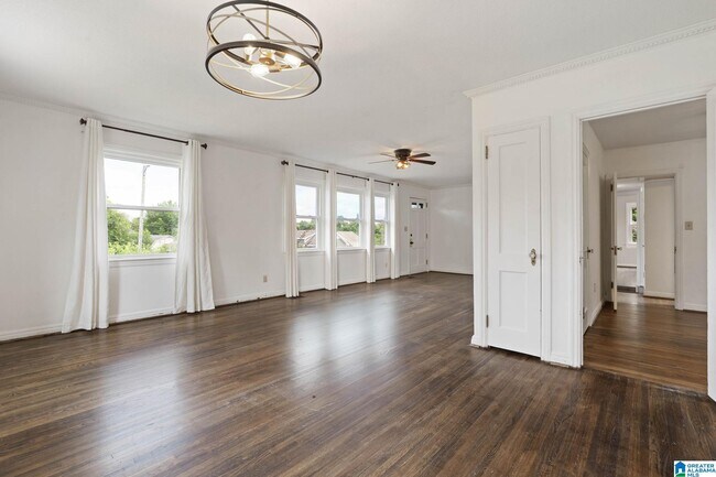 Building Photo - 5 Beverly Heights