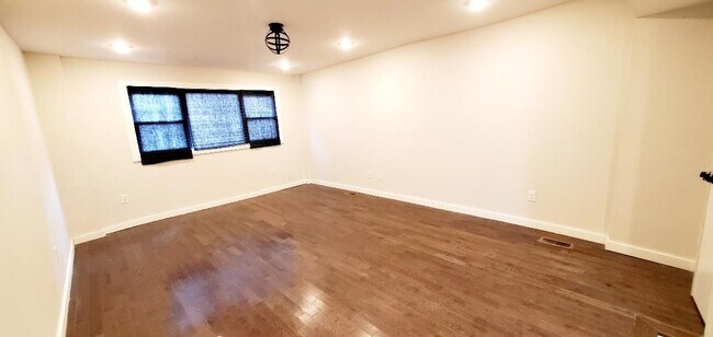 Building Photo - 487 Ocean Ave