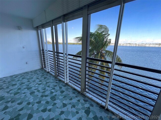 Building Photo - 1175 NE Miami Gardens Dr