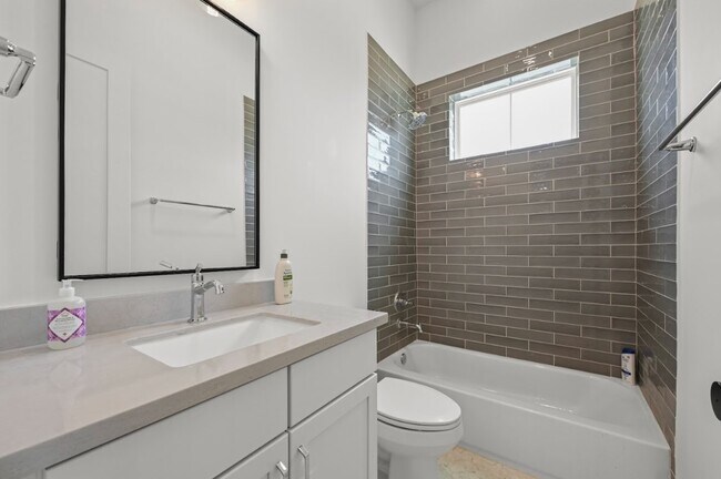 Building Photo - 804 Patterson St