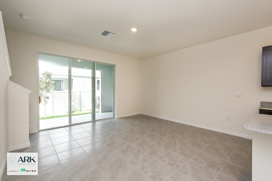 Building Photo - 2905 Suncoast Plains Dr