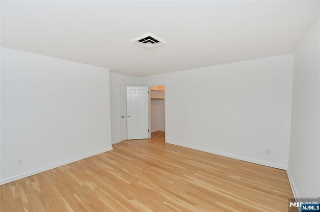 Building Photo - 20-30-30 Ridge Rd