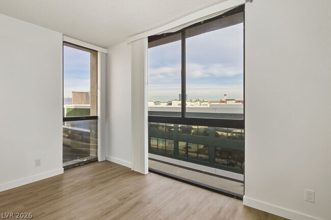 Building Photo - 3930 University Center Dr