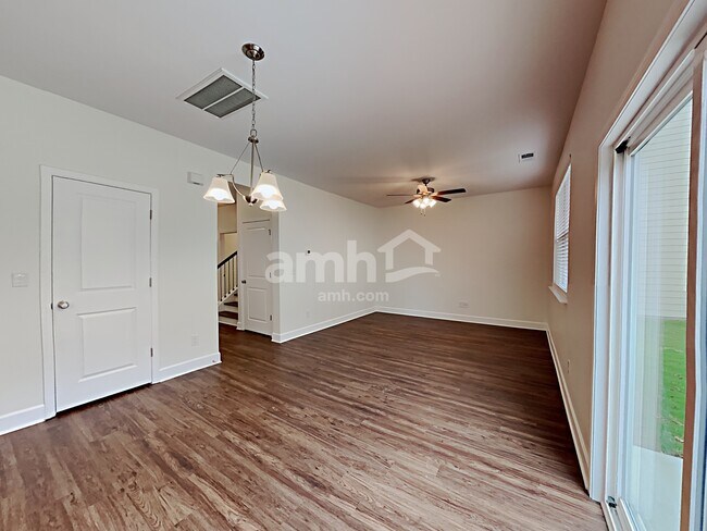 Building Photo - 4513 Tarpon Dr