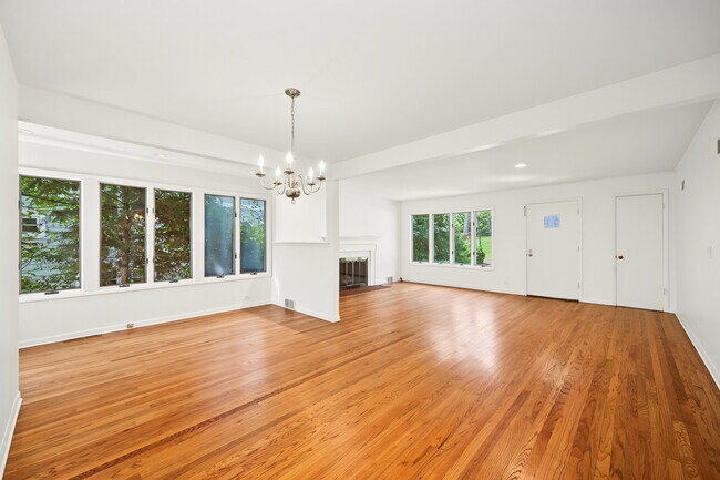 Building Photo - 673 N Park Blvd