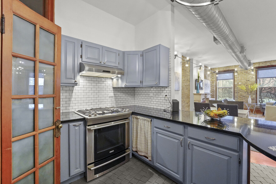 Building Photo - 1338 W Madison St