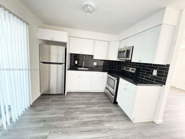 Building Photo - 337 SE 23rd Ave