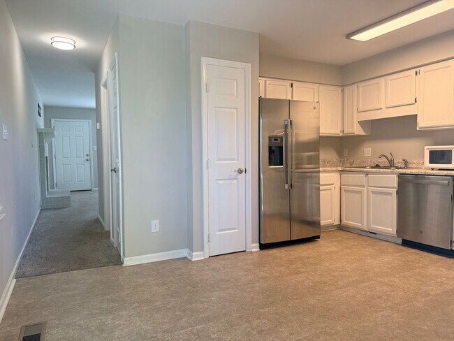 Building Photo - 2922 Glenridge Dr