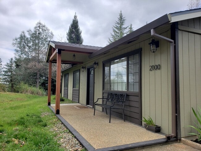 Building Photo - Charming 3-Bed Home in Gated Community with Updated Interiors & Private Yard!