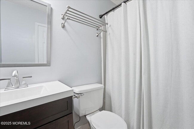 Building Photo - 26 Dover Ct