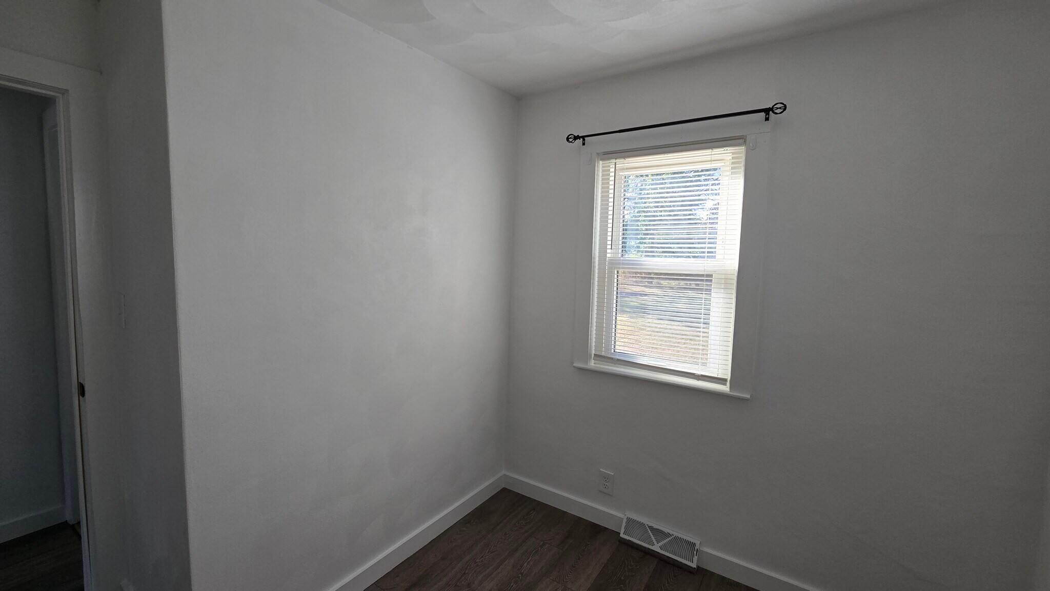 Building Photo - 405 Wilson Ave