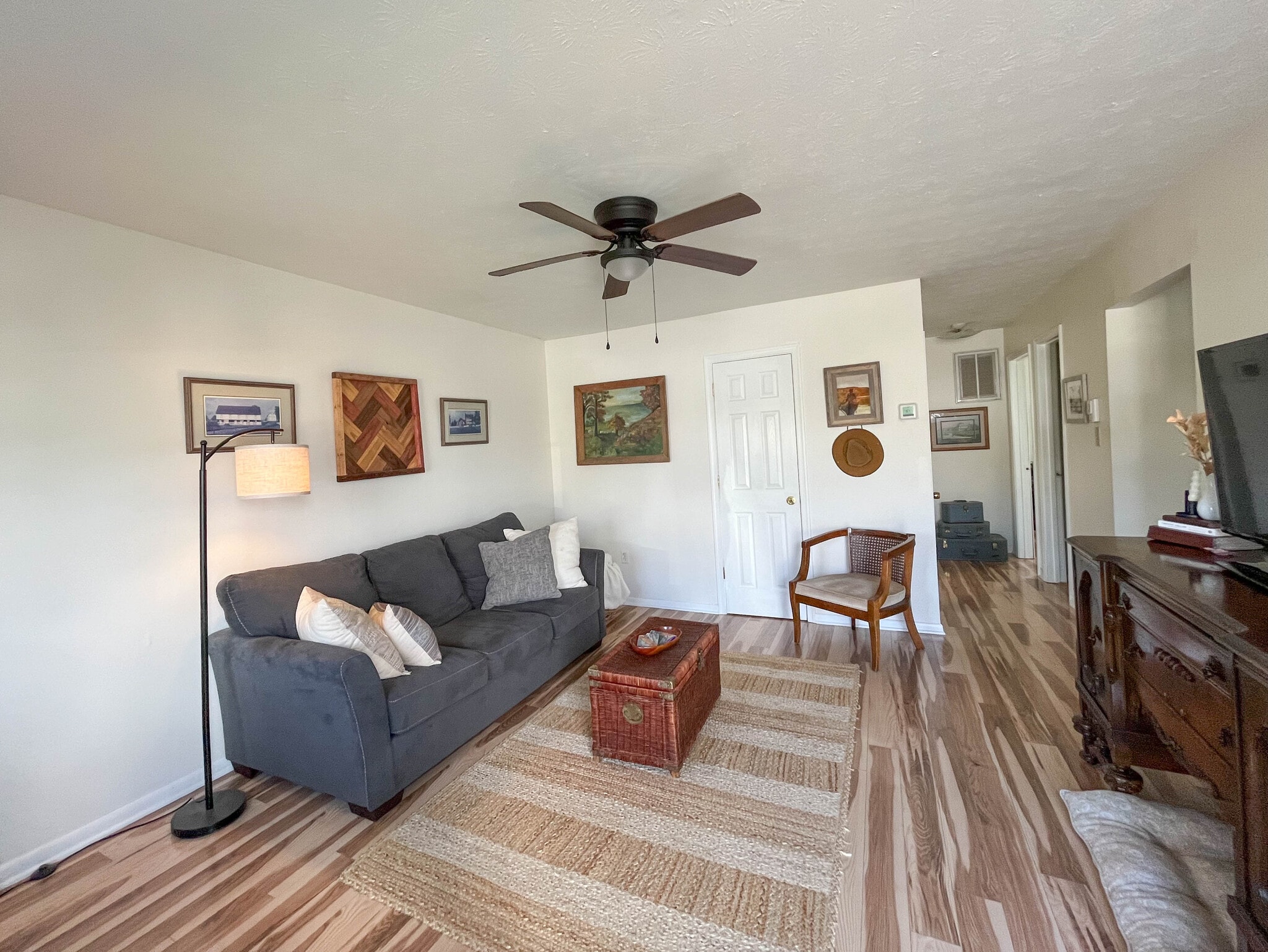 Building Photo - 440 Pleasant View Dr