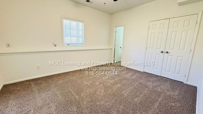 Building Photo - Creekwood Townhomes with 2-vehicle garage ...