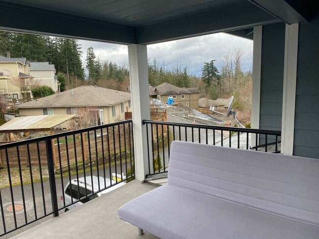 Building Photo - 5-Bedroom Home Located in Barkley Neighborhood