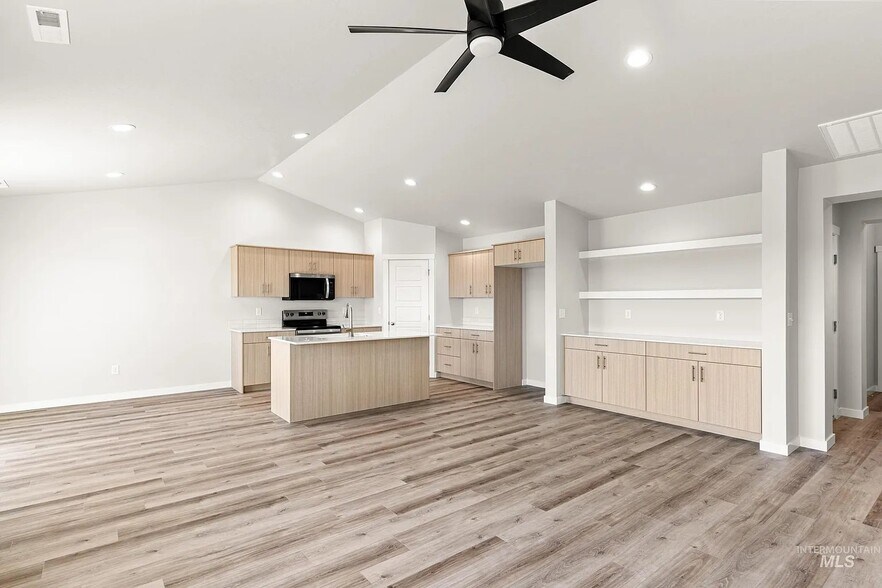 Building Photo - 3831 W Piscina Dr