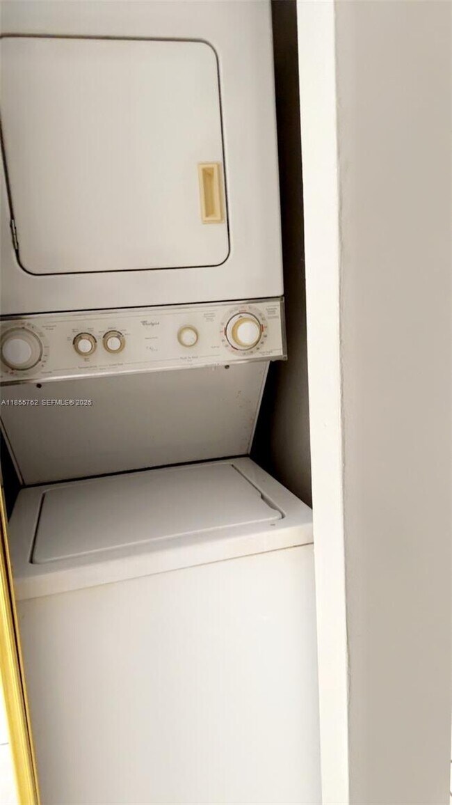 Building Photo - 3955 Village Dr