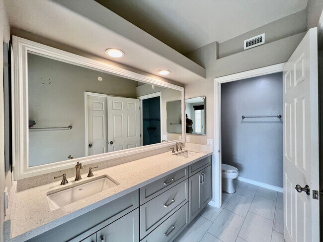 Building Photo - Charming 2B/2BA Condo with Patio and Pool Access in Carmel Mountain