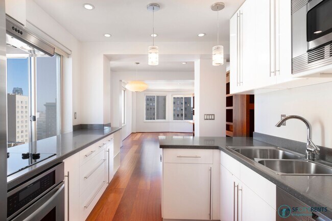 Building Photo - Union Square: Remodeled 1 Bed 1 Bath Corne...
