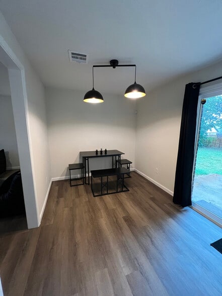 Building Photo - 3424 Parker Dr
