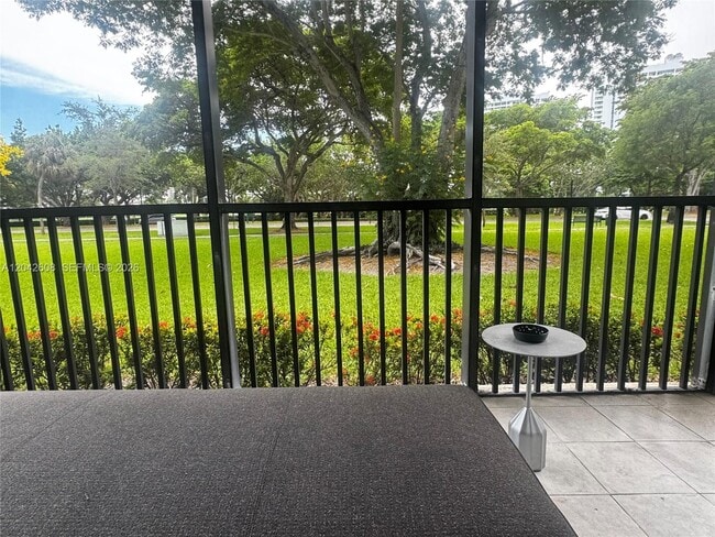 Building Photo - 3475 N Country Club Dr